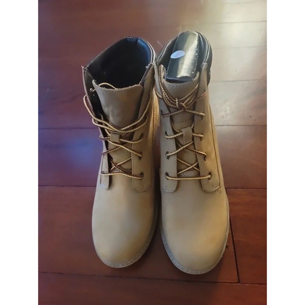 Timberlands NEW Size 7 - Picture 5 of 6